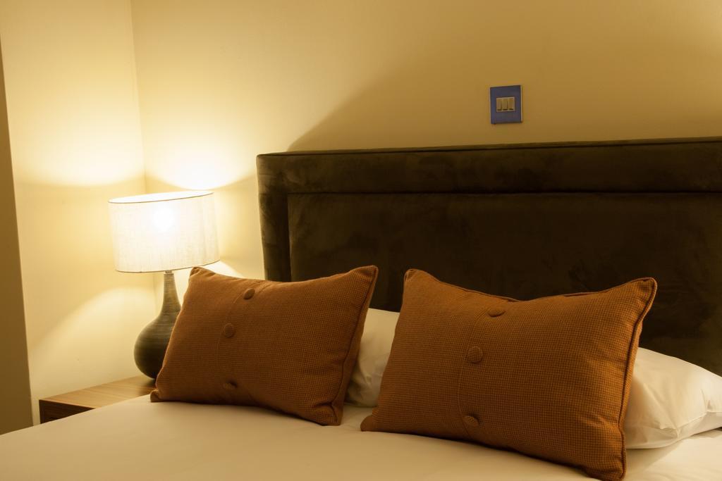 Stirrups Hotel Bracknell Exterior foto